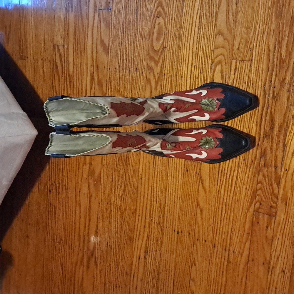 BCBGIRLS COWBOY BOOTS  9.5-EUC